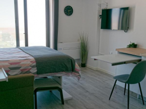 New CP High floor luxury studio with runway and sea view